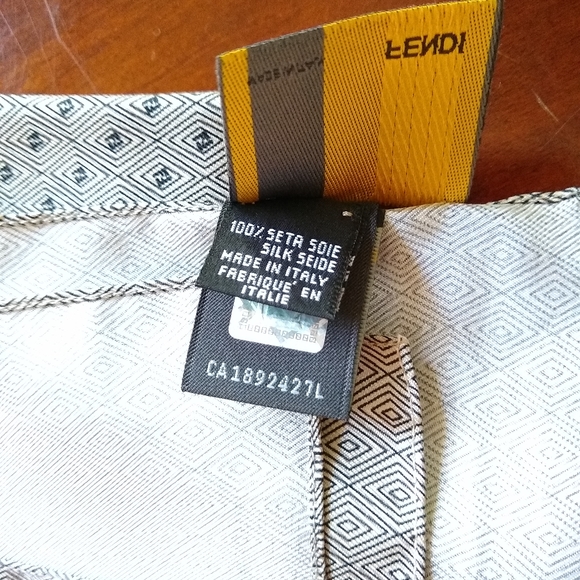 NWOT Fendi silk square scarf - Picture 8 of 9